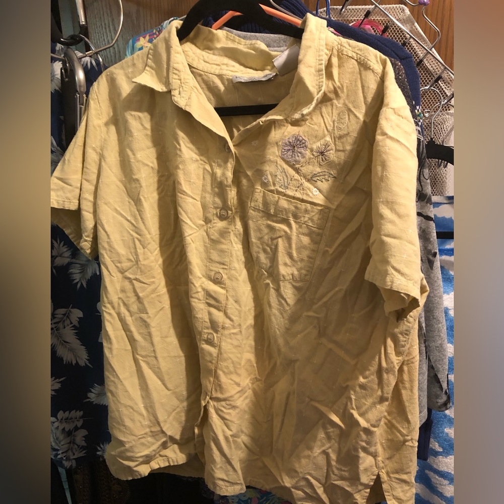 Vintage Victoria Jones Embroidered Shirt- 680 $25 or $20 w/offer